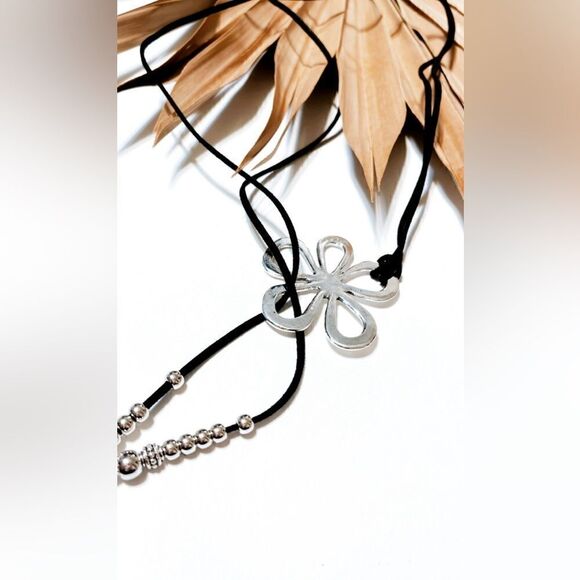 Silver flower necklace #1014 - Picture 3 of 3